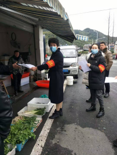 发放抗疫防疫宣传资料