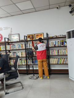 阅览室整理书籍
