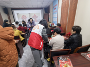 巧手结万字 同心系乡情