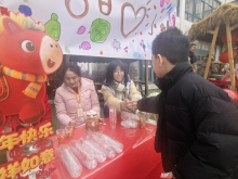 童趣逛庙会 萌娃贺新春