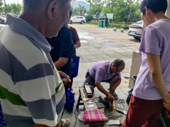 东昌社区开展公益磨剪刀志愿服务活动