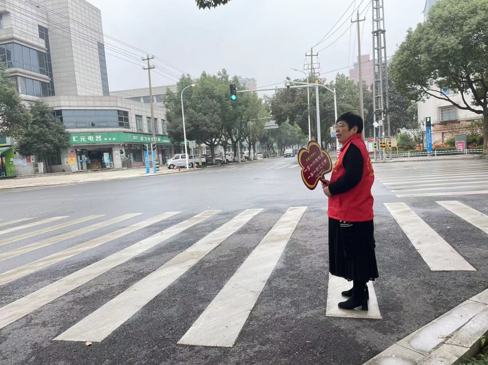 文明城市创建路口文明劝导