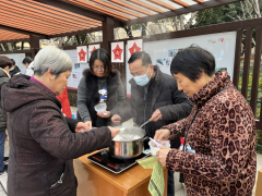 港越社区元宵送汤圆