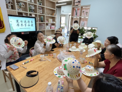 “夏日送清香 添彩绘草帽”浪琴社区老年活动