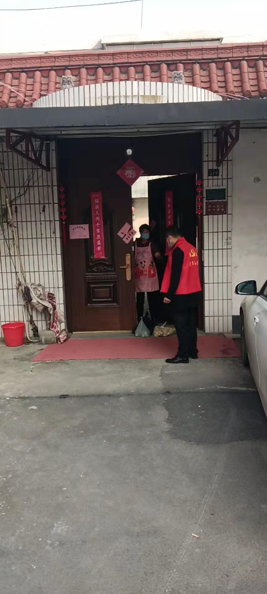 疫情防控为隔离人员配送餐点