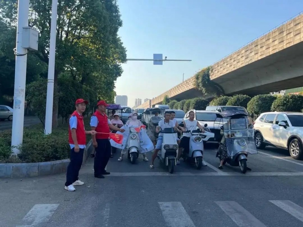 文明过马路，礼让斑马线