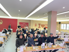 下市头老兵画心灯送祝福活动