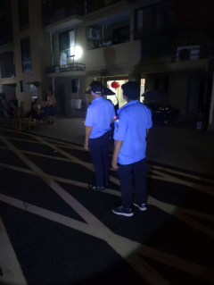 人利社区开展夜间巡查活动