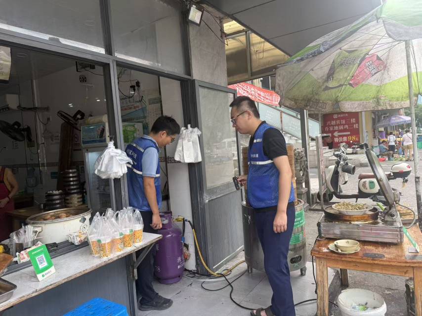 人利社区开展燃气安全巡查活动