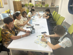 人利社区开展制作积木花活动