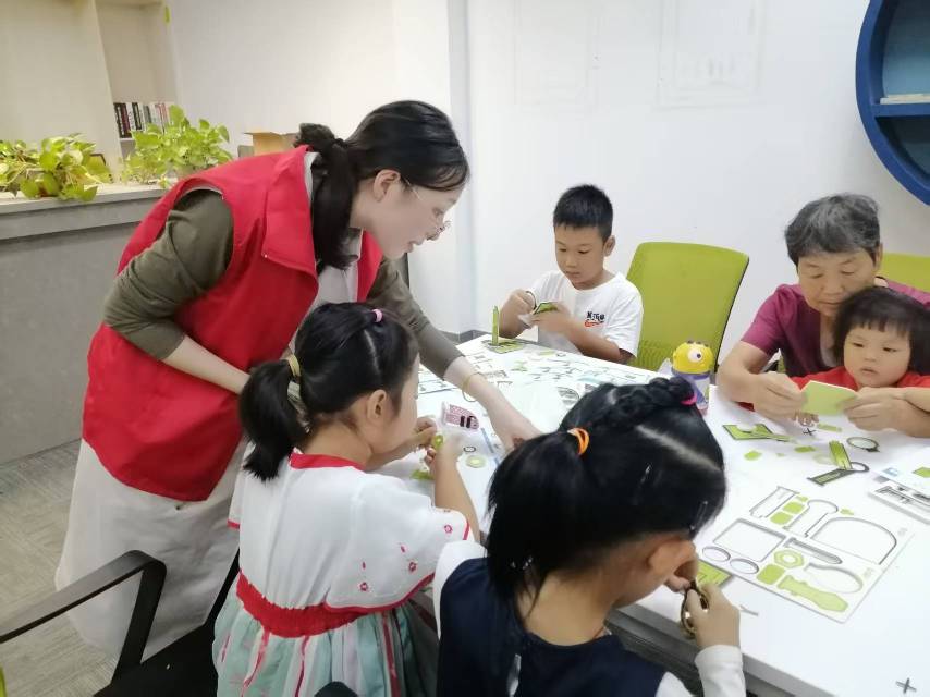 人利社区开展“动手悟科学，投篮享童趣”活动