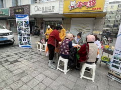 杨汛桥街道江桥社区开展腊八送温情志愿活动