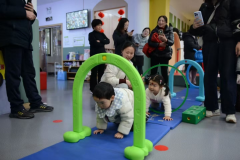 杨汛桥街道江桥社区开展“萌娃向前冲，运动乐融融”志愿活动