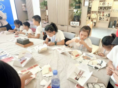 杨汛桥街道江桥社区开展指尖折雅韵，童心造古盒活动志愿活动