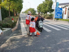 文明交通要遵守，安全红绿灯过马路