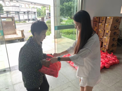 中秋慰问老人志愿活动