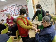 指尖揉出重阳味，一块糕点敬安康