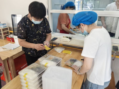 暖食映晚霞，爱意满人家