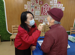 让爱在邻里传递：一次义诊，一份打磨，十分关怀