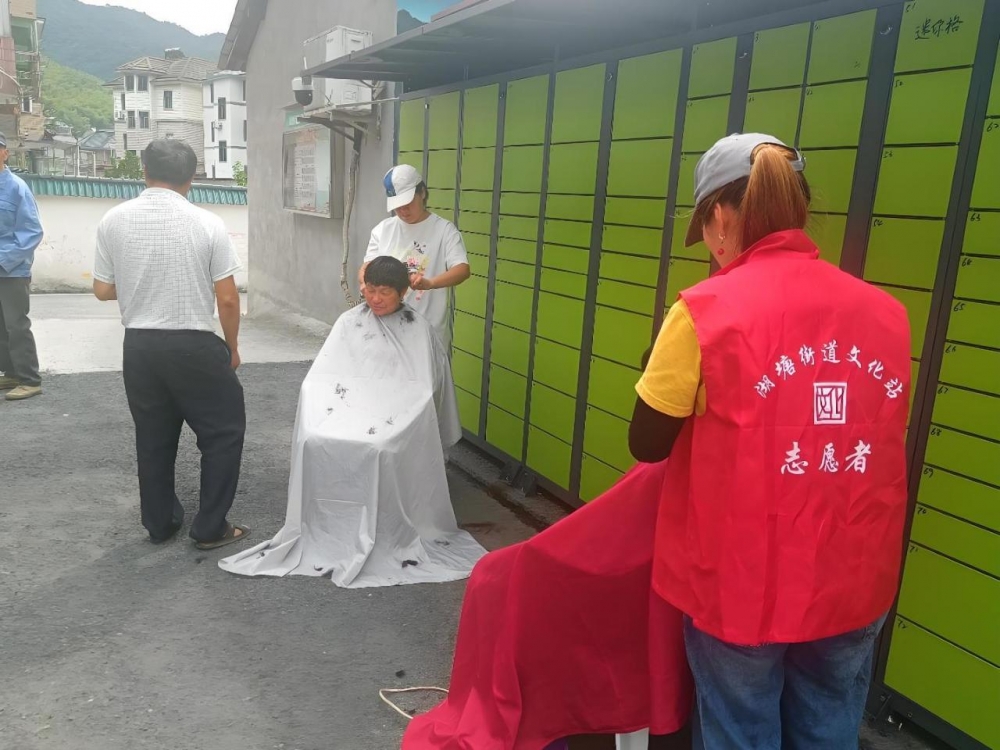 “爱心义剪进社区 志愿服务暖人心”志愿活动