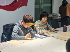 晚间习字，翰墨修身