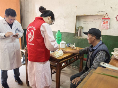 园里湖居对失能老人进行义诊志愿活动