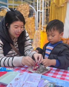 园里湖居开展亲子做香囊手工志愿活动