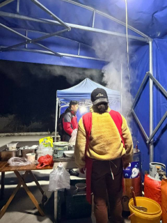 园里湖居分发腊八粥志愿活动