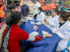 园里湖居参与义诊志愿活动