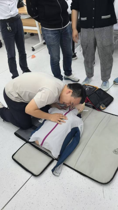 园里湖开展救护员培训活动