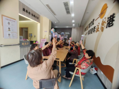 “在一起＂志愿者一一非遗艾锤制作