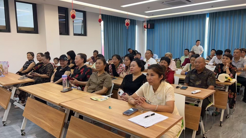 紫薇社区初秋老年人保健知识讲座志愿活动