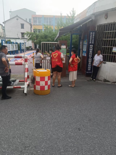 紫薇社区开展交通引导志愿活动