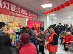 红旗社区开展猜灯谜送汤圆 喜乐闹元宵志愿活动