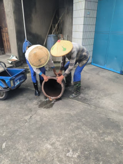上孙居开展夏季翻缸倒盆志愿服务活动