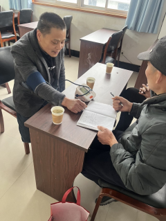 河西岸居开展爱心血压测量志愿服务活动