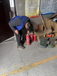 河西岸居开展“强化消防检查”志愿服务活动