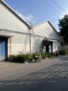 河西岸居开展修补瓦片屋顶志愿服务活动