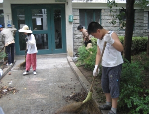 瓜渚湖社区志愿者环境卫生大扫除