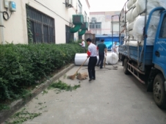 绿洲路柯东综合服务中心园区清理堆积物