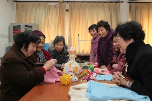 育才社区“巧手妈妈，共享生活”三八妇女节活动