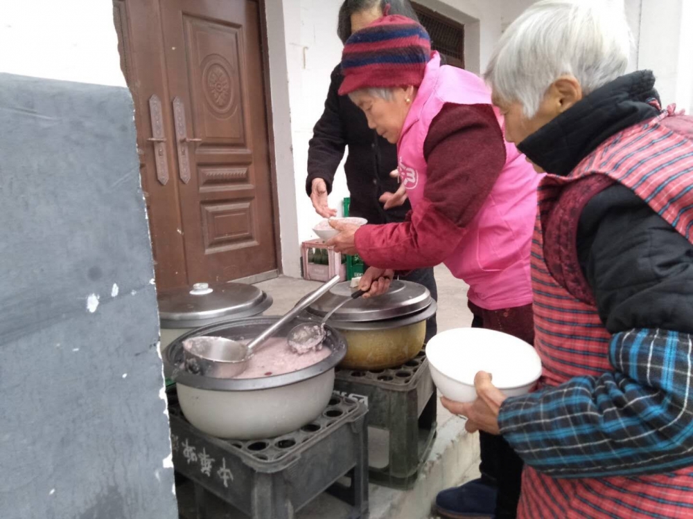 浓浓腊八情，温暖送千家